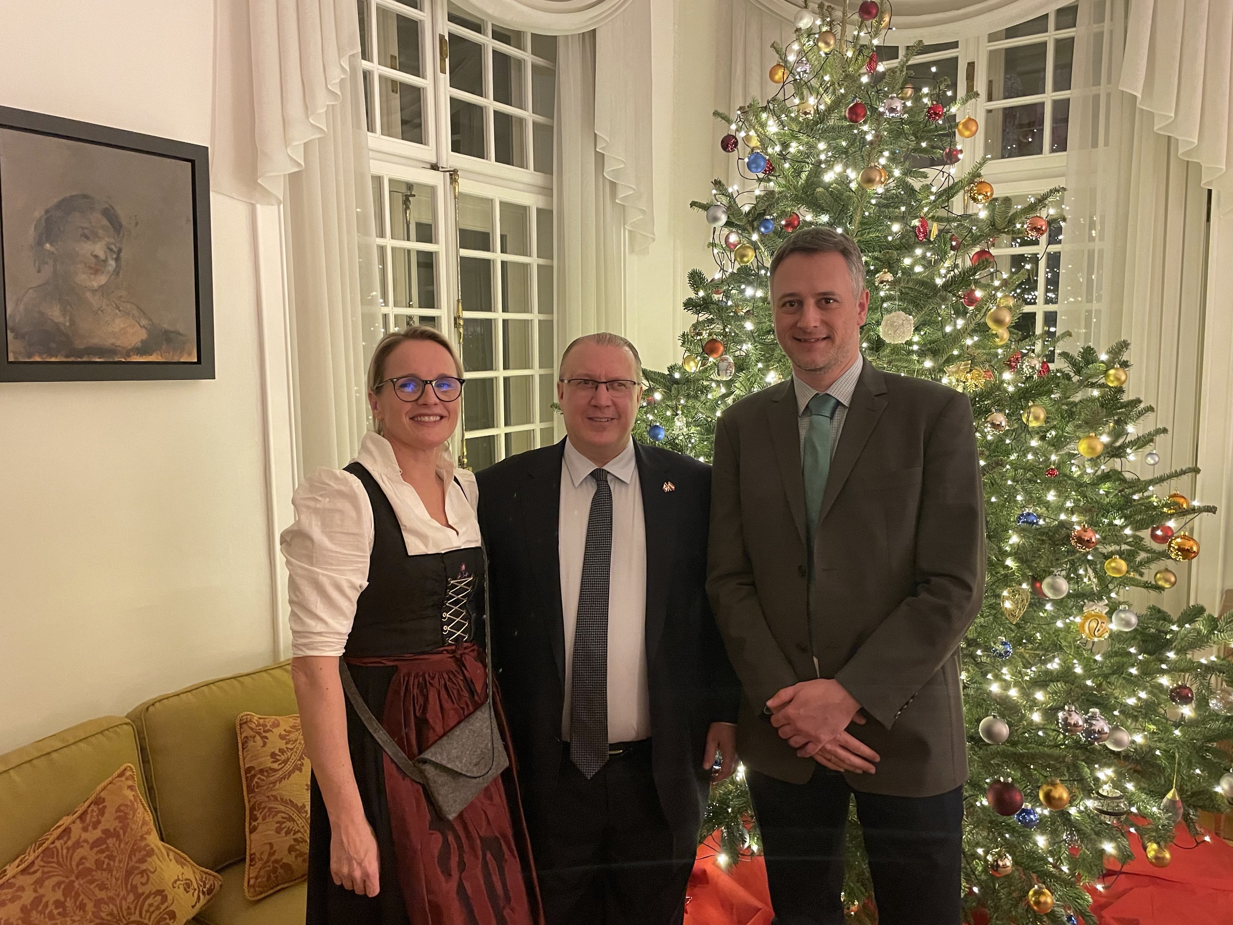 canadian_embassy_vienna_221207_lepp_img_3424